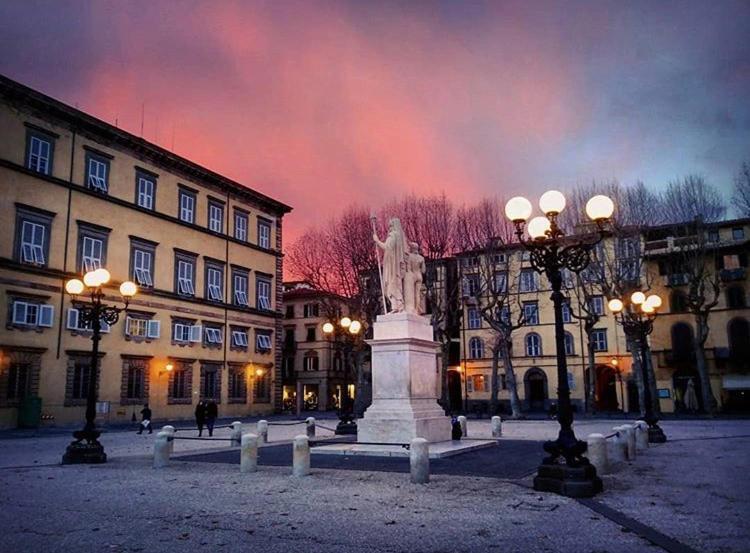 Piazza Napoleone Sweet Apartment Lucca Buitenkant foto
