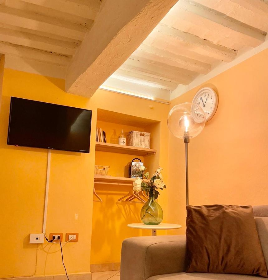 Piazza Napoleone Sweet Apartment Lucca Buitenkant foto